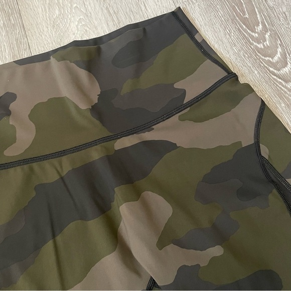 Aerie Goals Bike Short 7” Hi Rise Camo Mesh Print Size Medium - Picture 4 of 7